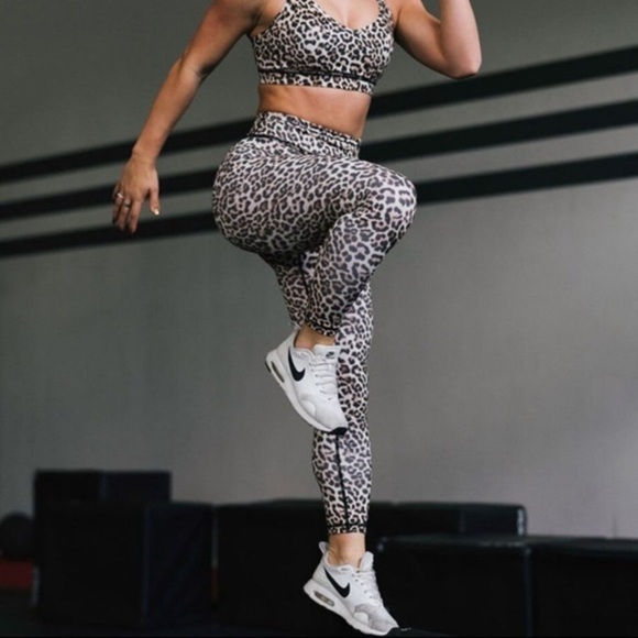 Zyia Leopard Brilliant Scrunchy What Hi-Rise 7/8 24" - Size 2 - Picture 2 of 13